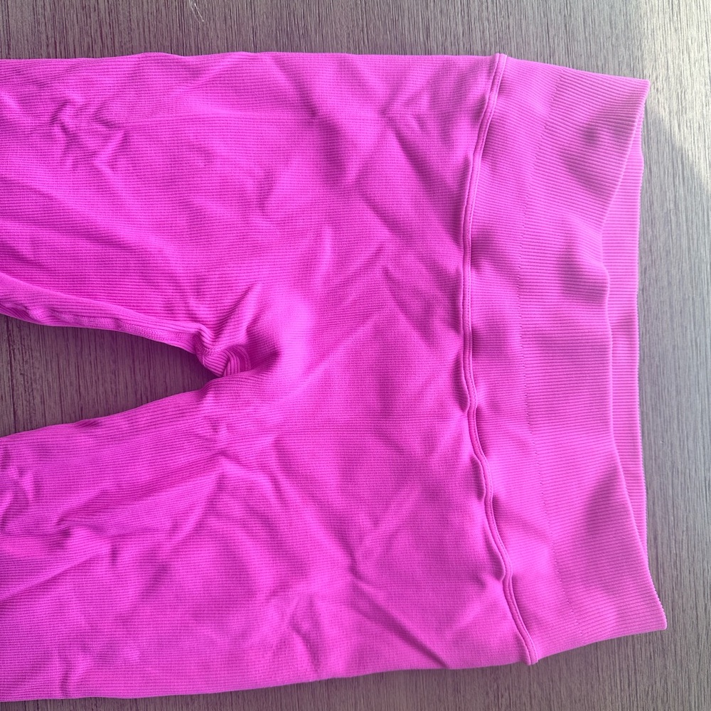 Bombshell Sportswear Inspired Seamless Leggings In pink - Picture 2 of 3